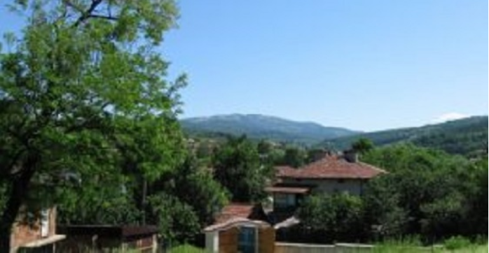 Made in BG Вижте кое е селото, в което пенсионерите сутрин започват с уиски и се радват на пенсии от по 900 лв