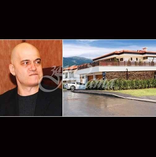 Жената до Слави показа баровския му палат – вижте в какво имение се шири (Снимки):