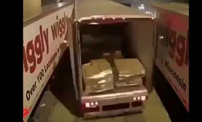 Тираджия показа как паркира и събра очите на всички в мрежата ВИДЕО