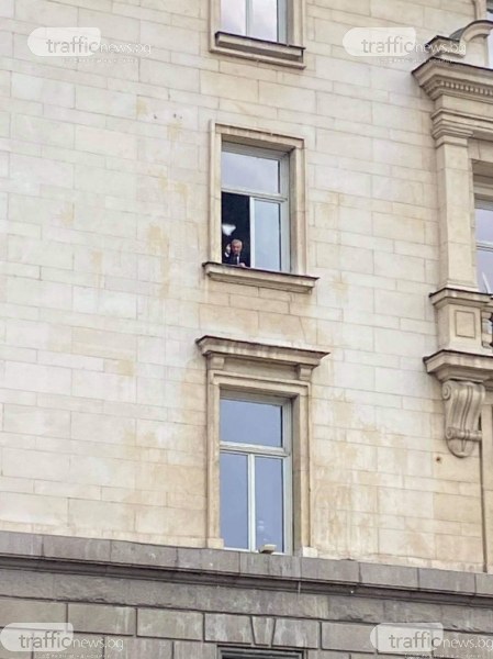Валери Симеонов показа среден пръст на протестиращите ресторантьори
