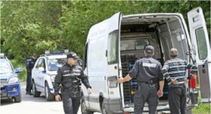 Мъж преби жена си до смърт и влачи трупа й из улиците на Шумен