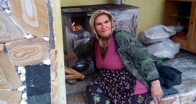 Това е баба Юлия, която лекува по 50 души на ден и не иска нищо в замяна!