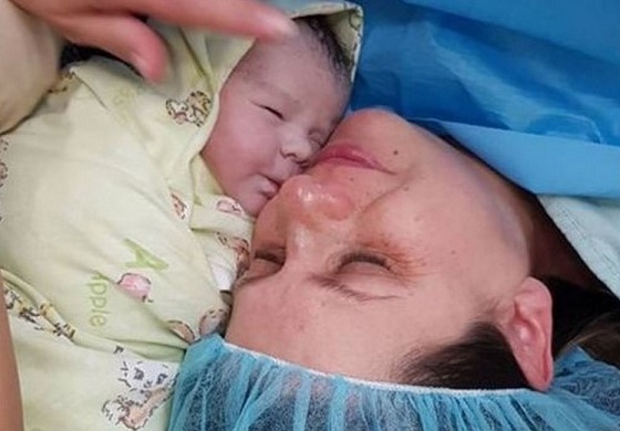 Жена роди след 15 години очакване и 19 опита инвитро (СНИМКИ)