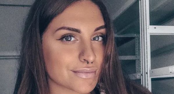 Когато хората видят тялото на това 19-годишно момиче, започват да шушукат смутено. Вие какво мислите? (Снимки)