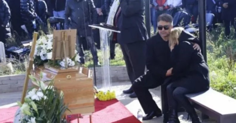 Цеци Лудата Глава превърна погребението на Денис в зрелище