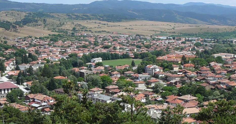 Първа община в България вдига с 20 % заплатите и дава 13-а и 14-а заплата на всички ваксинирани