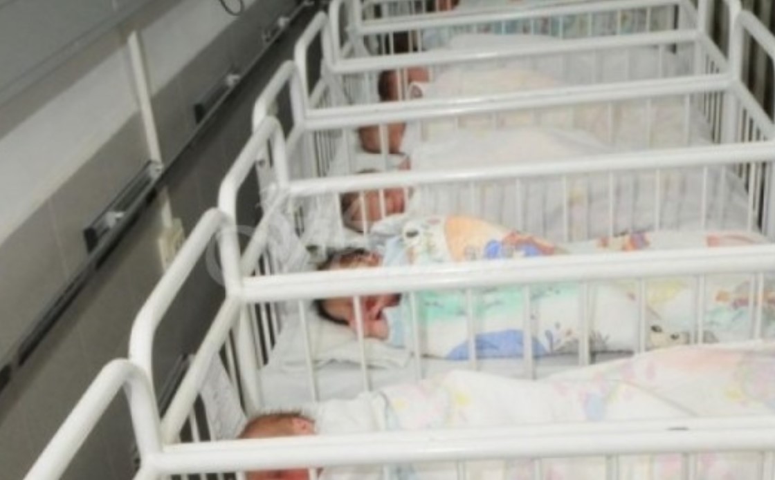 Медицинска сестра призна, че е разменила 5000 бебета и разбила 5000 брака