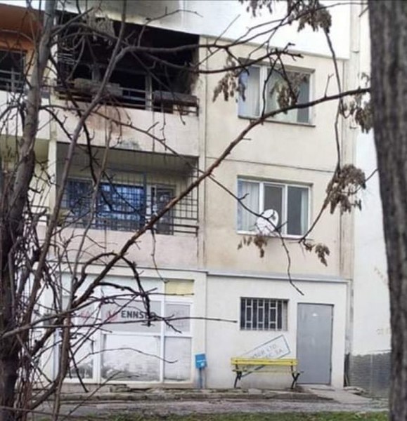 Жена загина след пожар, причинен от хвърлена пиратка на балкона й в новогодишната нощ в София
