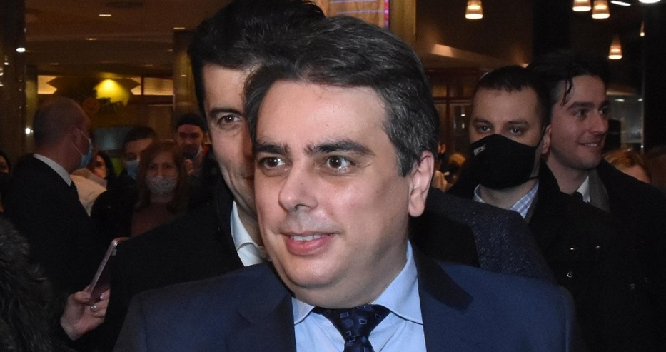 Асен Василев изригна: Некадърните работодатели дават ниски заплати