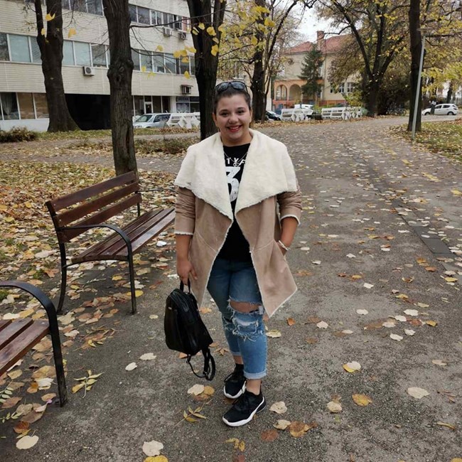 Самотна майка убила детето си в село до Кнежа, обявила го за издирване и се снимала усмихната