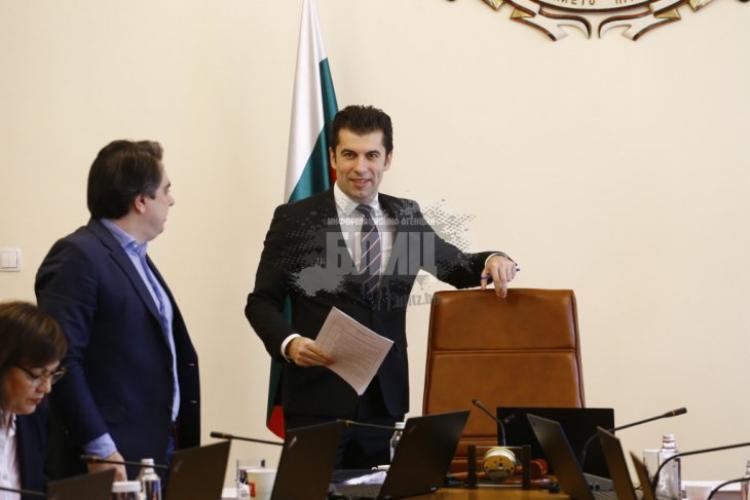 Кирил Петков готви тежък удар за пушачите, ще го споменават с много лоши думи