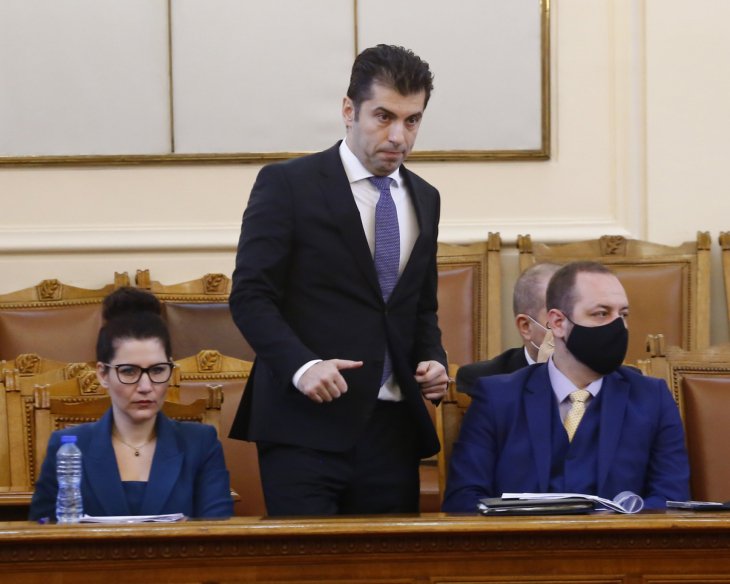 Украински бежанци у нас писаха оценка на Петков: Провал, фарс, катастрофа!