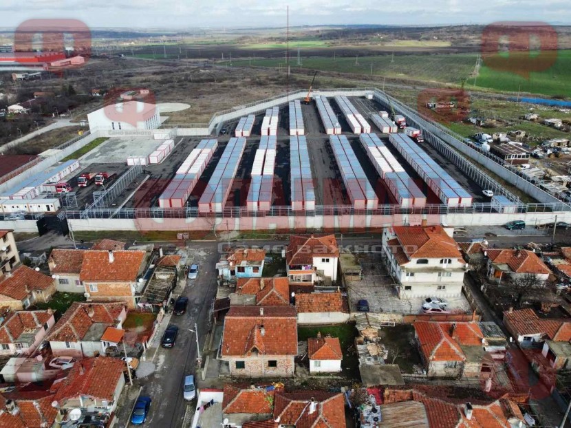 Жива гавра. Вижте контейнерите, в които ще настанят 1750 украинци край Елхово