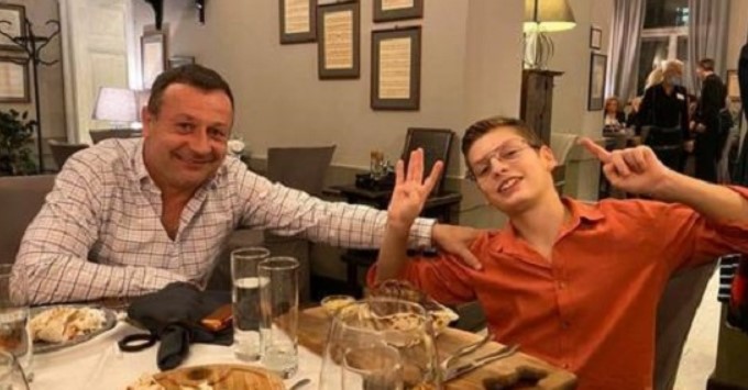Рачков хвърля 44 бона за училище на детето си