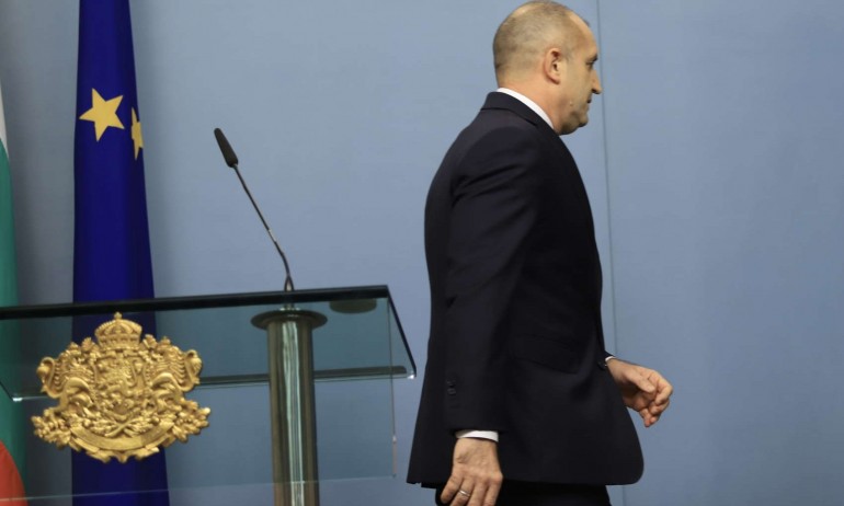 Радев ли я прати да каже това по БНТ: Президентът оставя ГЕРБ и ПП сами! Да се оправят…