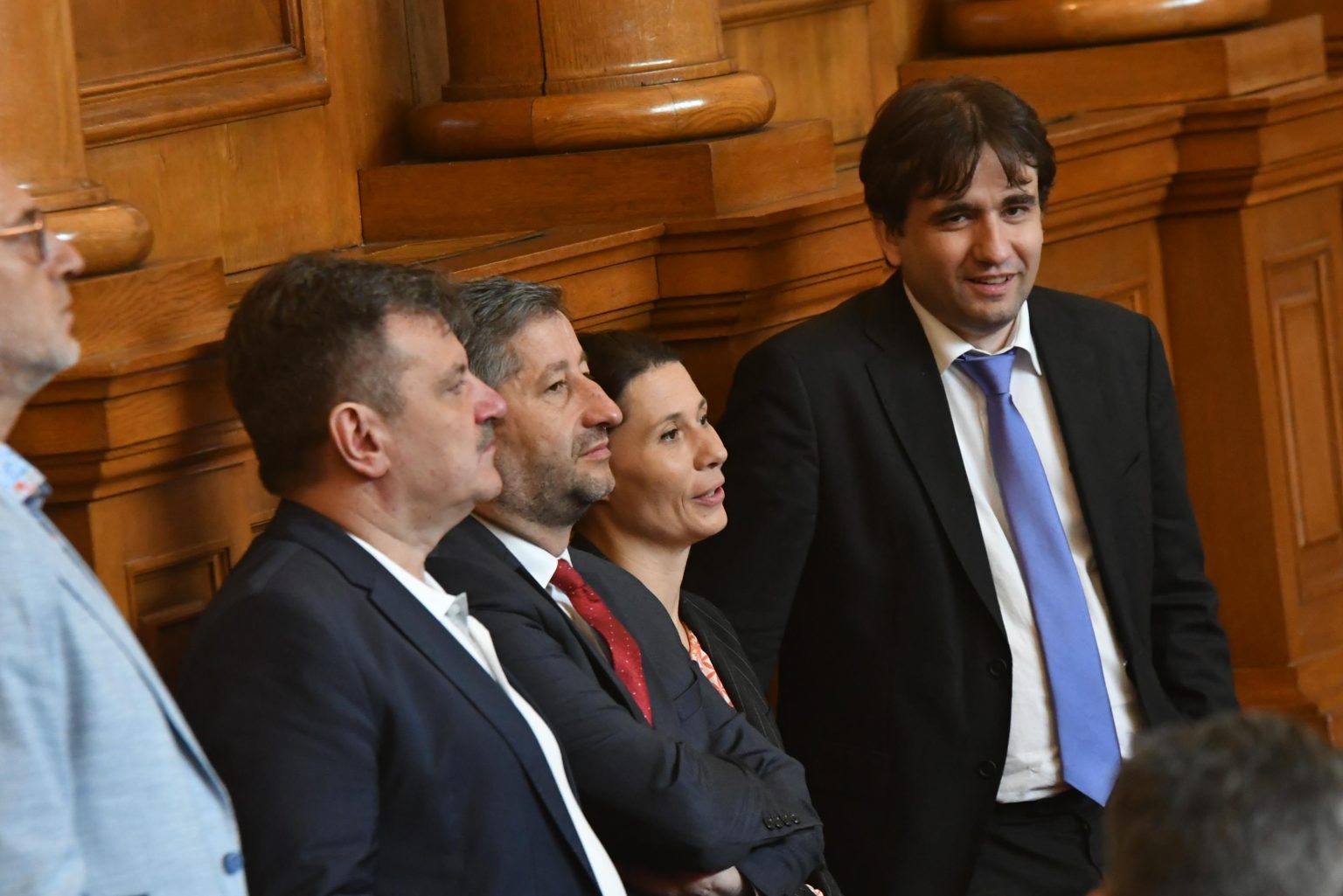 Божанов от ДБ: Китайците ни следят в метрото! Руснаци дебнат за… билетите