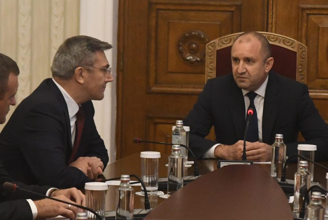 ДПС извива ръцете на Румен Радев: Ние сме трети! Дайте веднъж на нас да правим правителство