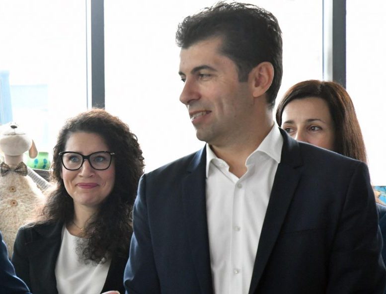 Пропада финансирането на завода за електромобили, открит от Кирил Петков