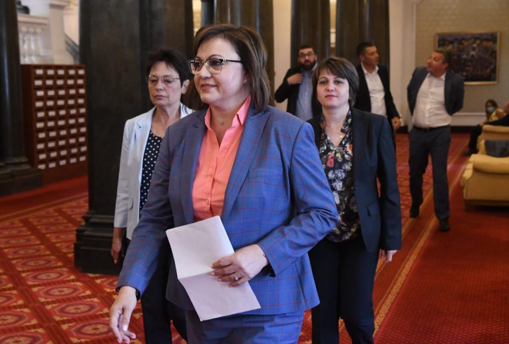 Стана ясно колко служители и сътрудници на ДС са в листите за депутати