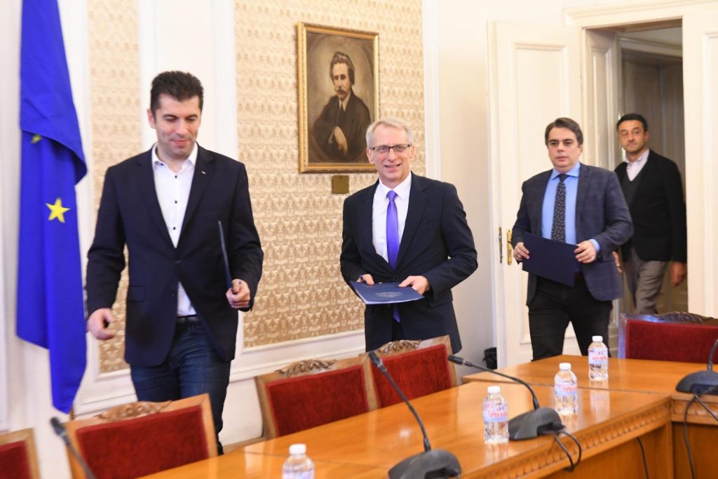 Политолог взриви БНР: На фона на поведението на ГЕРБ и Борисов, ПП-ДБ изглеждат несъстоятелни