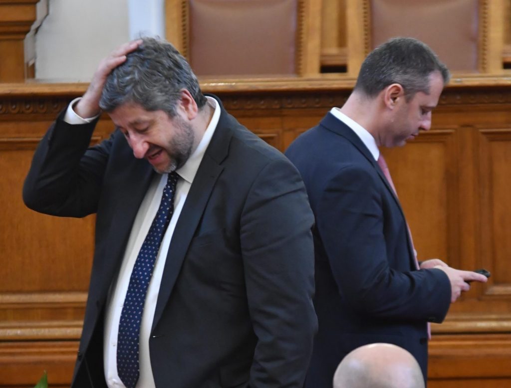Топ пиарка нападна ДБ: Капацитетът им е да договорят доставката на батерии и до там