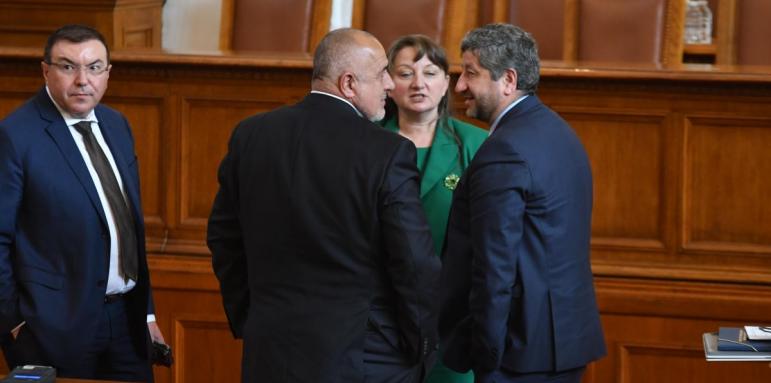 Експерти: Те са избрани от народа с общо 51.5%, а включването на ДПС…